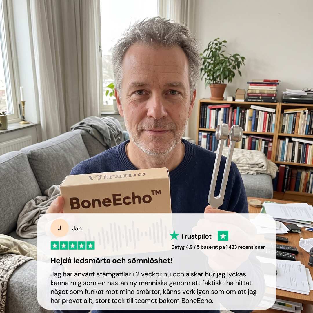 Hand som håller BoneEcho bredvid en handväska, skalreferens